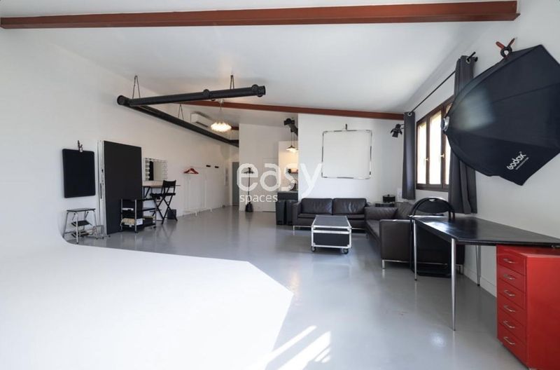 Showroom location in Paris, France for exclusive product displays and presentations